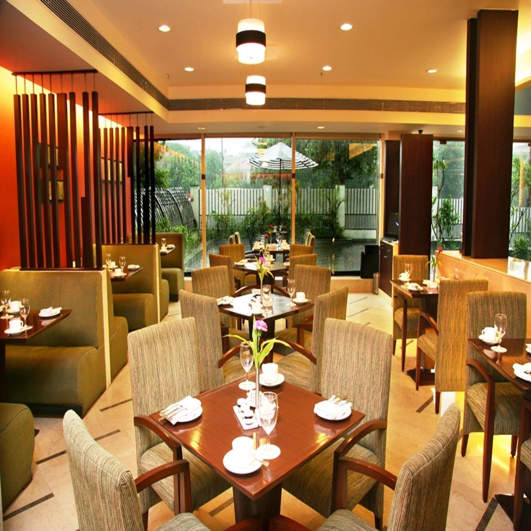 Muse Sarovar Portico Nehru Place Nova Deli Exterior foto