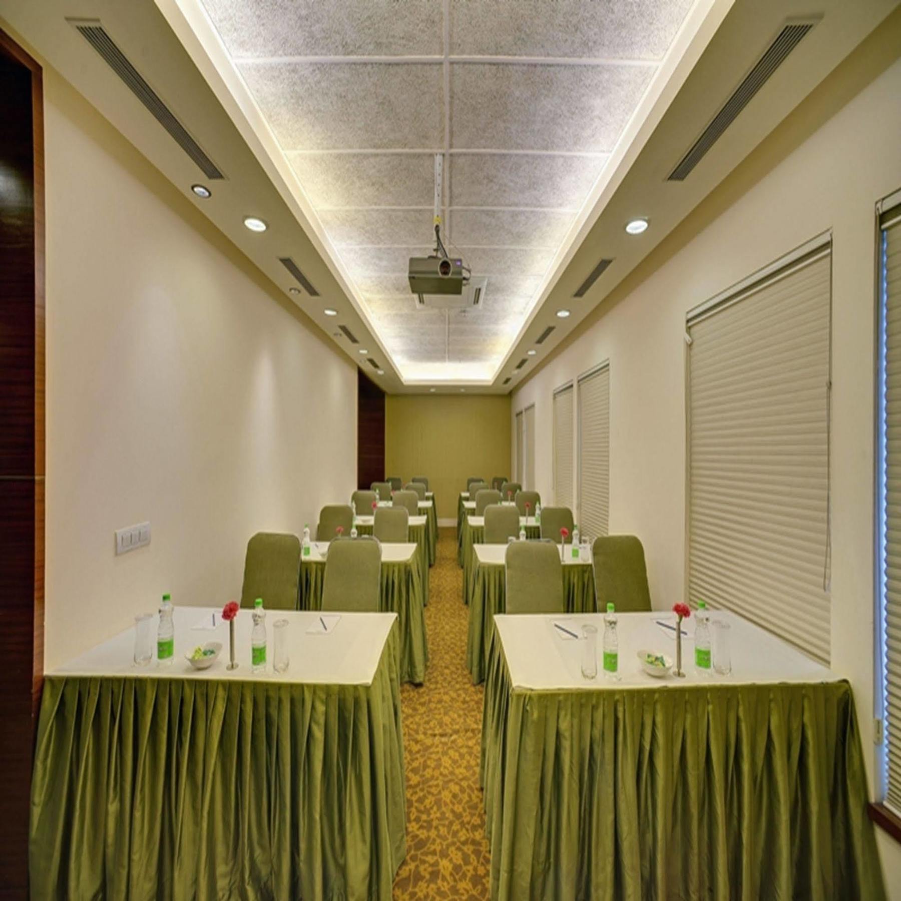 Muse Sarovar Portico Nehru Place Nova Deli Exterior foto